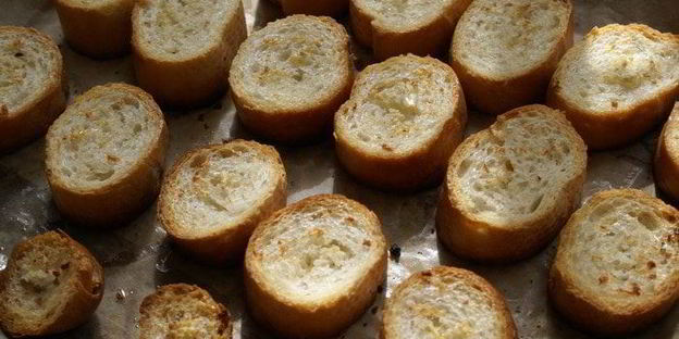 брускетта с томатами и авокадо