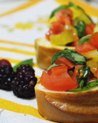 Брускетта с томатами