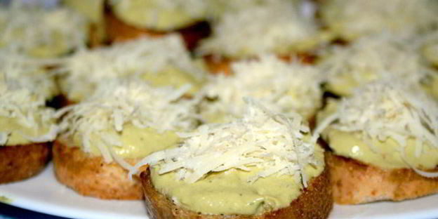 брускетта со сливочным пюре