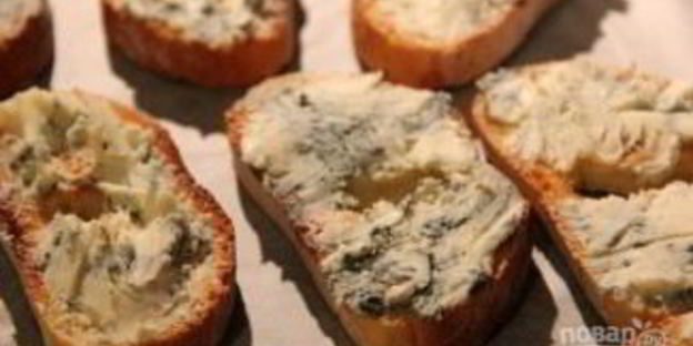 брускетты с грушей и сыром