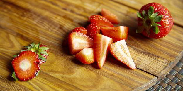 брускетты с рикоттой и клубникой