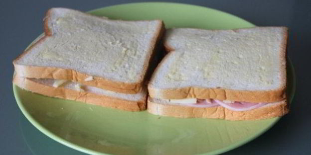 бутерброд с салатом из зеленого яблока к завтраку