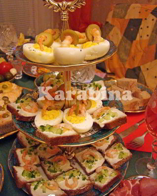 Бутерброды с яйцом и креветками