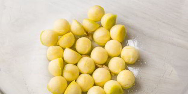 мини-брускетты с уткой и карамелизированными яблоками