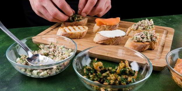 трио из брускетт