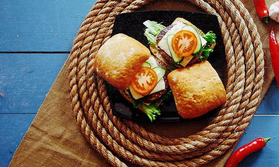 Рецепт бургера из мраморной говядины в чиабатте