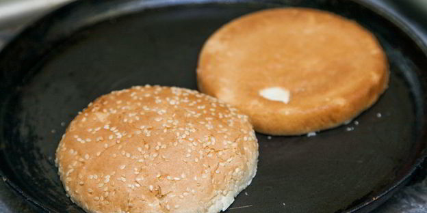 бургер с двумя котлетами