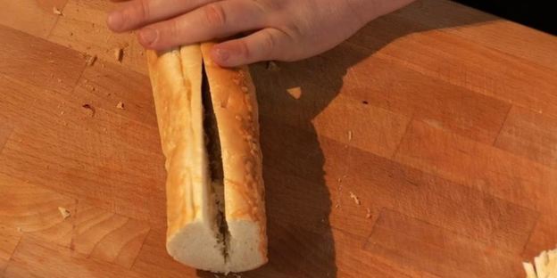 бургер с говяжьей грудинкой и овощами фри