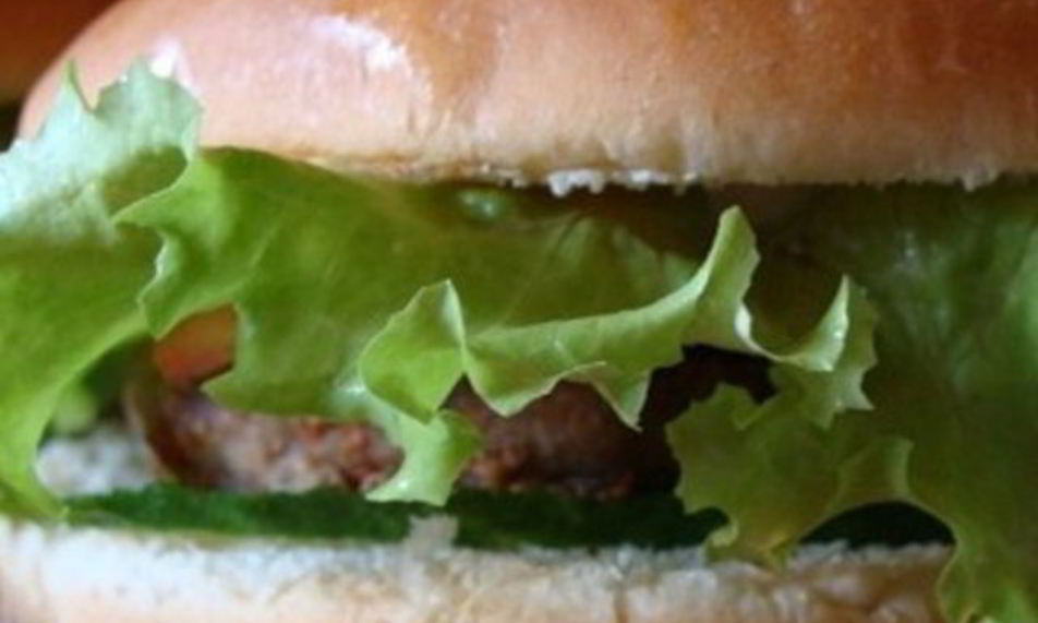 Рецепт бургера с говяжьей котлетой и маринованными огурчиками