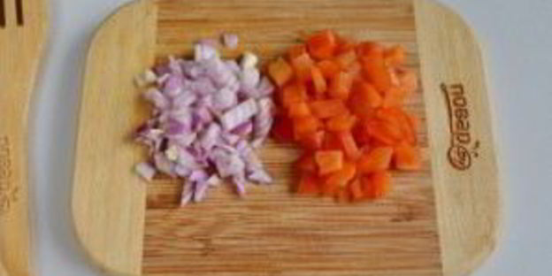 бургер с индейкой в азиатском стиле