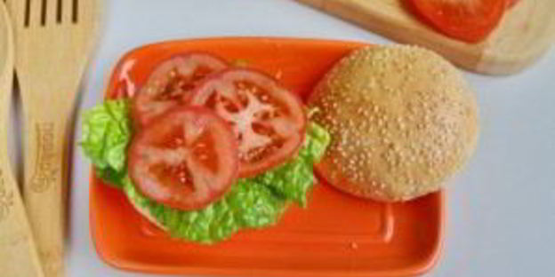 бургер с индейкой в азиатском стиле