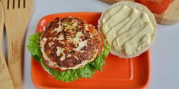 бургер с индейкой в азиатском стиле