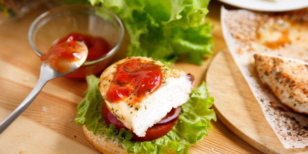 бургер с куриной грудкой