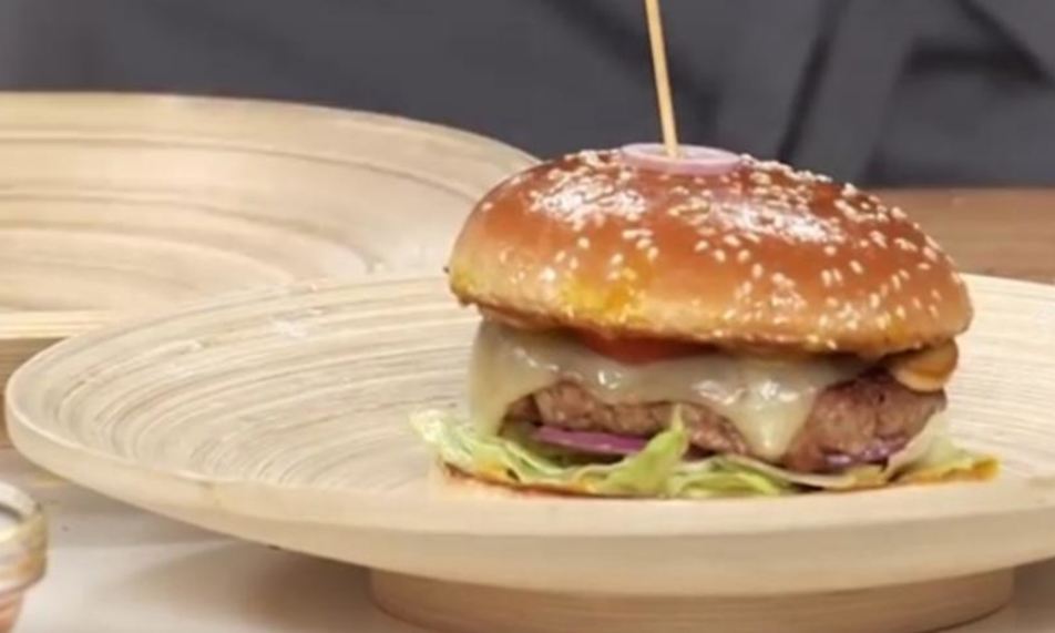 Рецепт бургера с цесаркой и медовым соусом