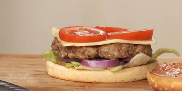 бургер с цесаркой и медовым соусом