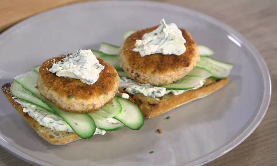 Рецепт бургеров с семгой и огурцом