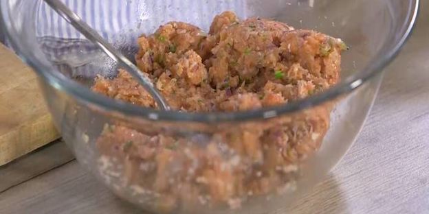 бургеры с семгой и огурцом