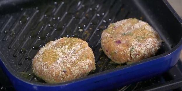 бургеры с семгой и огурцом