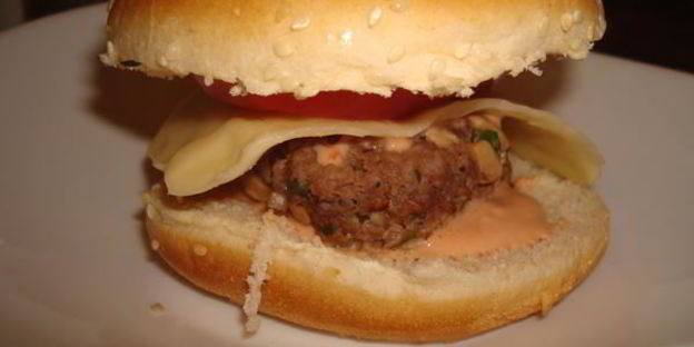 гамбургер с грибами и белым вином