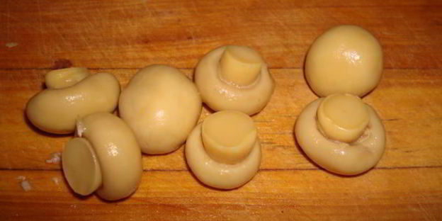 гамбургер с грибами и белым вином