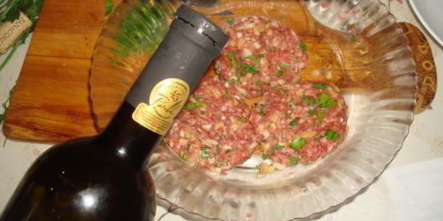 гамбургер с грибами и белым вином