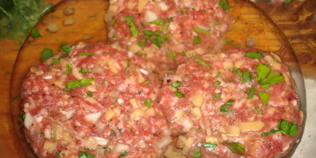 гамбургер с грибами и белым вином