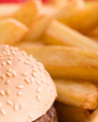 Гамбургер с картофелем фри