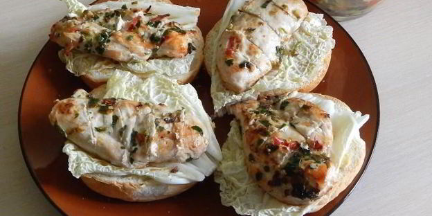 гамбургер с куриным филе