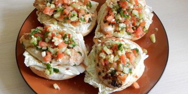 гамбургер с куриным филе