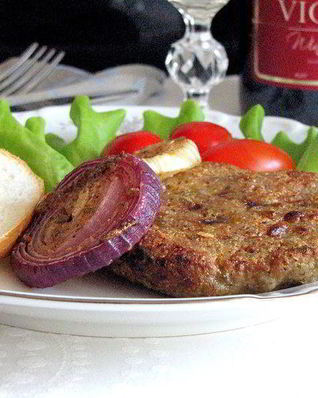 Гамбургеры Дижон с запеченным луком