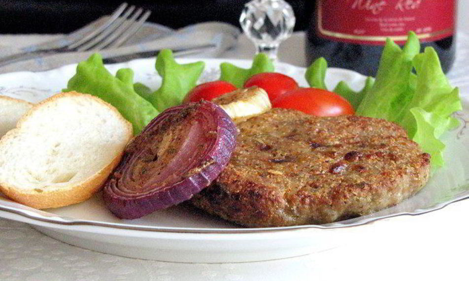 Рецепт гамбургеров дижон с запеченным луком