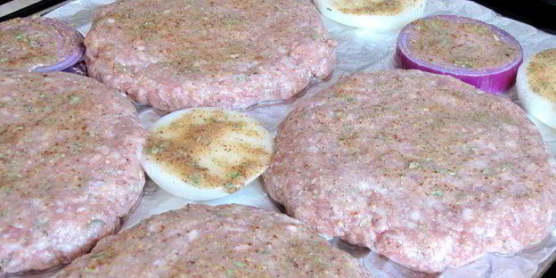 гамбургеры дижон с запеченным луком