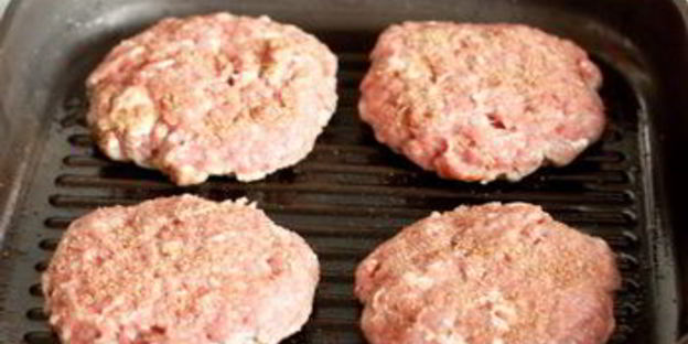 гамбургеры с голубым сыром и грибами