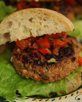 Гамбургеры с ягнятиной, сладким перцем и базиликом