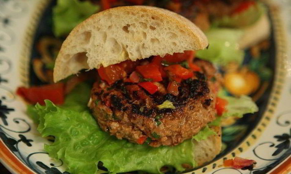 Рецепт гамбургеров с ягнятиной, сладким перцем и базиликом