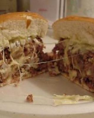 Гигантский швейцарский бургер с грибами