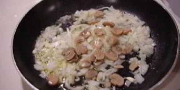 гигантский швейцарский бургер с грибами