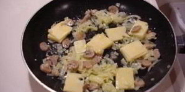 гигантский швейцарский бургер с грибами