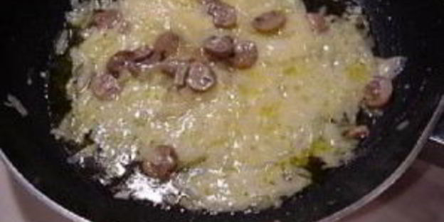 гигантский швейцарский бургер с грибами