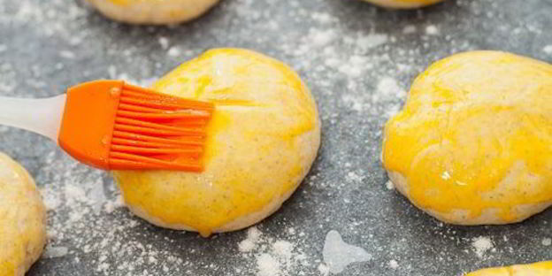 куриный бургер с булочками из трех видов муки