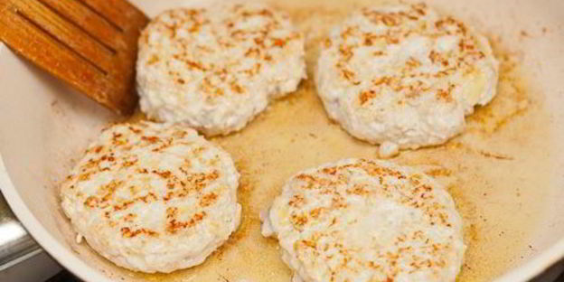 куриный бургер с булочками из трех видов муки