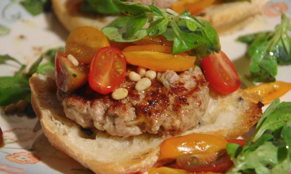 Рецепт открытого сицилийского бургера с помидорами