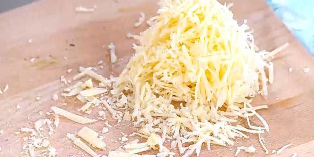 открытый сицилийский бургер с помидорами