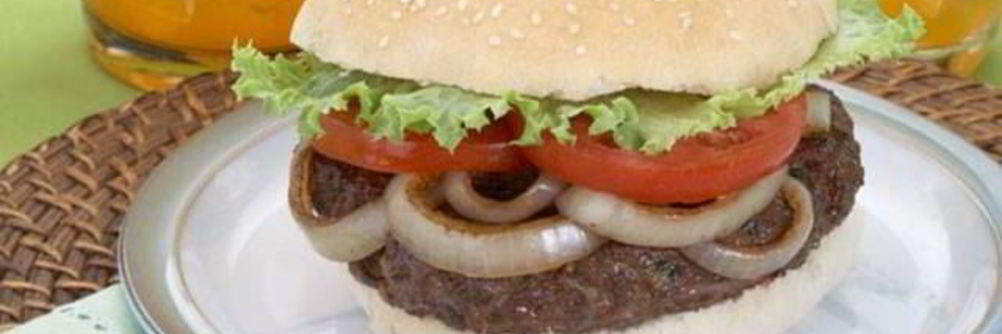 Сочный гамбургер с луком