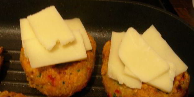 вегетарианские бургеры из нута с чеддером