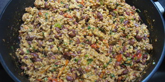 буррито с фаршем и красной фасолью