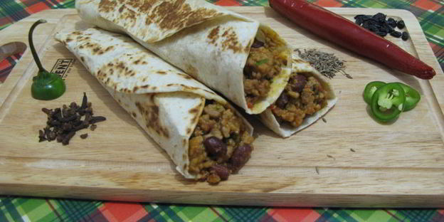 буррито с фаршем и красной фасолью