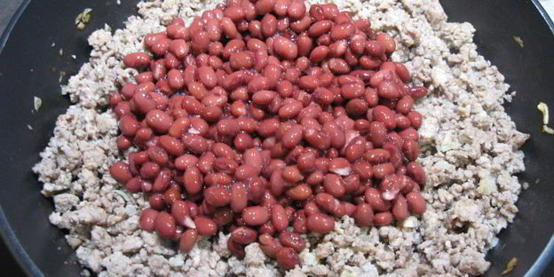 буррито с фаршем и красной фасолью