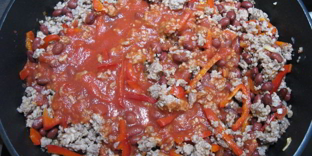 буррито с фаршем и красной фасолью