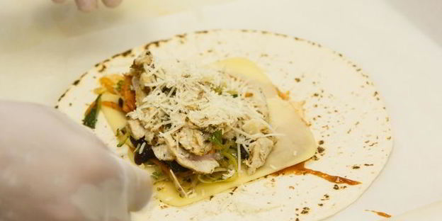 буррито с овощами и пряным филе